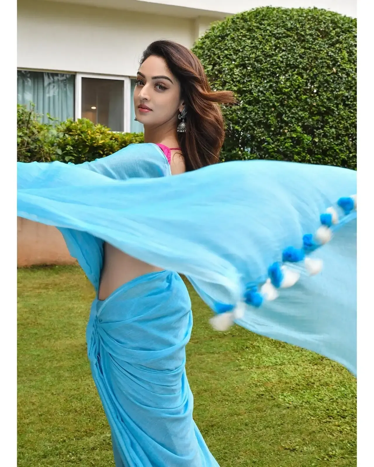 NORTH INDIAN ACTRESS SANDEEPA DHAR IMAGES IN TRADITIONAL BLUE SAREE 3
